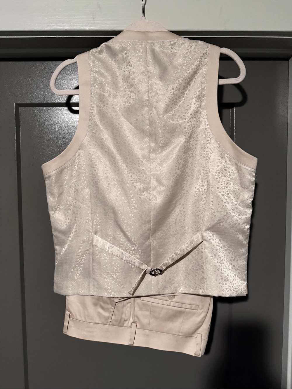 Bar III Men's Light Cream Dress Vest - Formal Waistcoat

Vest M/ Pants 33/32 - Picture 2 of 2